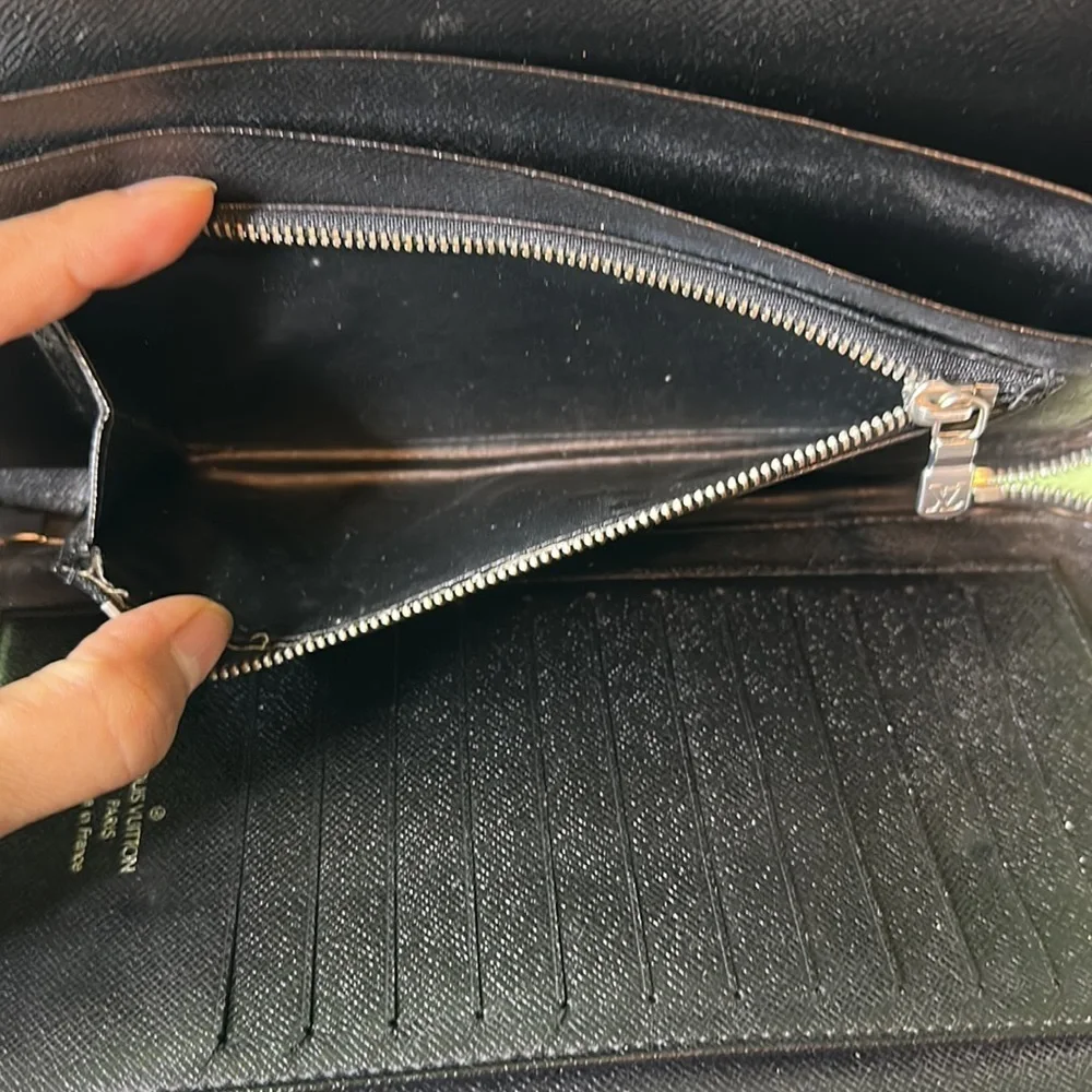 Authentic 𝑳𝒐𝒖𝒊𝒔 𝑽𝒖𝒊𝒕𝒕𝒐𝒏 𝑶𝒓𝒈𝒂𝒏𝒊𝒛𝒆𝒓 𝑩𝒍𝒂𝒄𝒌 𝑴𝑰4007 - Picture 7 of 9